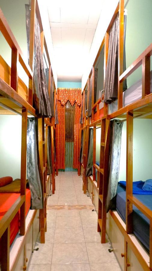 Sleepy Raccoon Hostel Prawirotaman Exterior photo