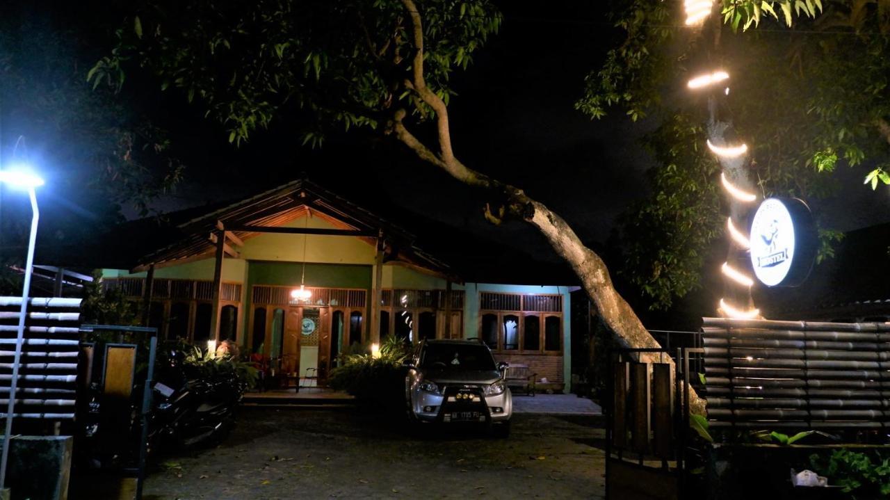 Sleepy Raccoon Hostel Prawirotaman Exterior photo