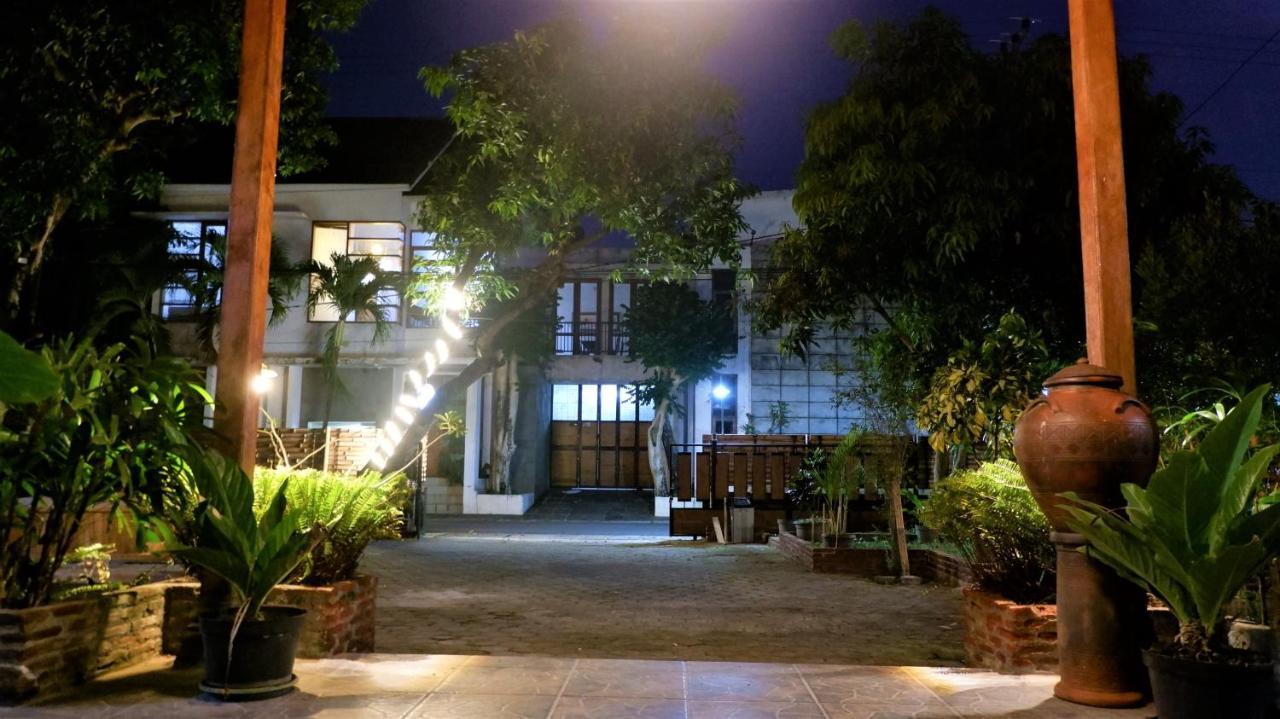 Sleepy Raccoon Hostel Prawirotaman Exterior photo