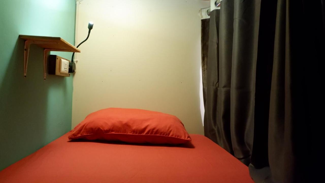 Sleepy Raccoon Hostel Prawirotaman Exterior photo